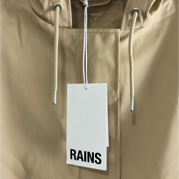 RAINS WOMANS SAND UNLINED WAIST LENGTH HOODED JACKET - SMALL - Picture 9 of 16